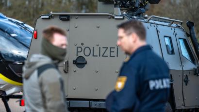 Symbolbild: Armin Weigel
Am 9. Oktober findet in der VII. Bereitschaftspolizeiabteilung in Sulzbach-Rosenberg die Antiterrorübung „Road TEX 2025“ statt.