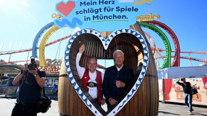 Bild: Felix Hörhager/dpa
Die Stadt wirbt auch auf dem Oktoberfest um Zustimmung zu ihrer Olympiabewerbung - zum Ärger der Gegner (Archivbild).