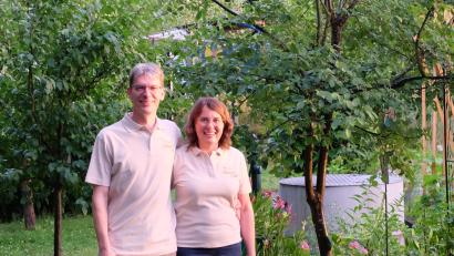 Bild: Syliva Wallinger 
Birgit und Jörg Frenzel zeigten den Besuchern wie aus einer einfachen Wiese ein Gartenparadies entstehen kann.