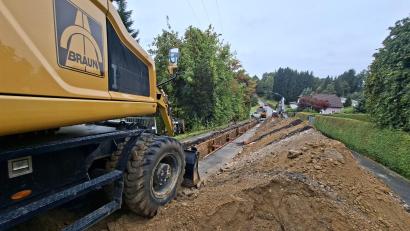 Bild: ui
Am Reiserdorfer Berg ist derzeit wegen des Baus einer neuen Wasserleitung kein Durchkommen. Die Kosten für den neuen Straßenbelag teilen sich Störnstein und Neustadt/WN.