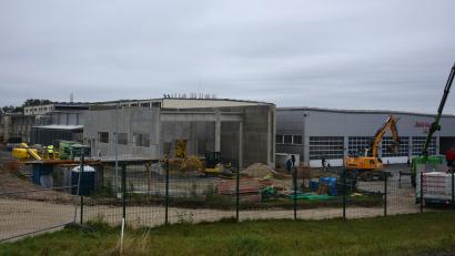 Bild: jr
Derzeit laufen am Produktionsstandort des Backhauses Kutzer Erweiterungsarbeiten. Mit den Bebauungsplanänderungen will sich das Unternehmen fit für die Zukunft und mögliche Erweiterungen machen.