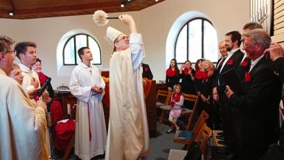 Bild: fpoz
Weihbischof Dr. Josef Graf segnete die neue Orgel.