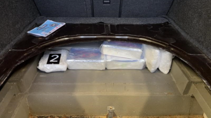 Bild: PP Oberpfalz/Spitzer
Ein Vater und sein Sohn transportierten 25 Kilogramm Methamphetamin im Auto, ehe sie von der Polizei kontrolliert wurden.