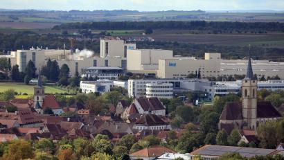 Bild: Karl-Josef Hildenbrand/dpa
Der Baustoffhersteller Knauf will ein großes Bergwerk für den Gips-Abbau errichten. (Archivbild)