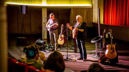 Bild: Marcus Rebmann
„MistleToe & Ivy“ bestreiten wieder den musikalischen Part des irischen Abends im Ringtheater in Amberg.