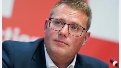 Bild: Peter Kneffel/dpa
Klausur auf Rädern: Vier Tage ist Holger Grießhammer mit seiner SPD-Fraktion durch Bayern gereist. (Archivbild)