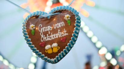 Bild: Felix Hörhager/dpa
Die Besucherinnen und Besucher der Wiesn müssen sich auf Wolken einstellen. (Symbolbild)
