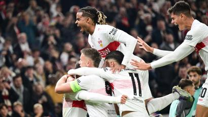 Bild: Bernd Weißbrod/dpa
Kollektiver Jubel: Der VfB freut sich über das 1:0 gegen Vigo.