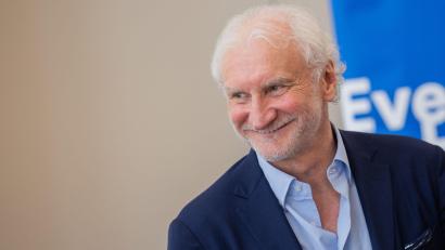 Bild: Rolf Vennenbernd/dpa
Rudi Völler wird beim Sportpresseball als Legende des Sports geehrt.
