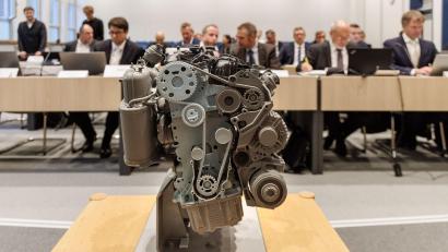 Bild: Markus Scholz/dpa
Vor dem OVG Schleswig wurde über die Genehmigung eines VW-Software-Updates in der Motorsteuerung durch das KBA verhandelt.