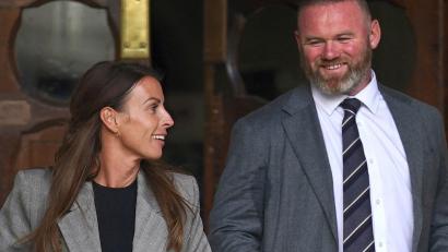 Bild: Yui Mok/PA Wire/dpa
Seit dem Teenageralter sind Coleen und Wayne Rooney ein Paar. Der Ex-Stürmer, der mit Alkoholproblemen kämpfte, sagt: „Wenn sie nicht gewesen wäre, wäre ich tot.“