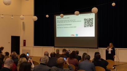 Bild: Roland Wellenhoefer
Dass Partizipation nicht nur ein Schlagwort bleibt, zeigte schon die Auftaktveranstaltung. Über ein Online-Tool konnten die Gäste ihre Antworten per Smartphone einbringen.