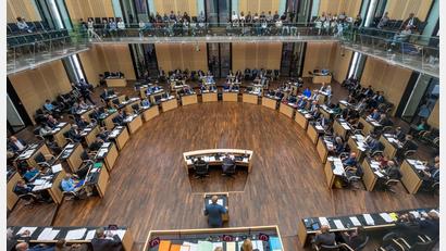 Bild: Michael Kappeler/dpa
Grünes Licht für den Bundeshaushalt und andere Gesetze: Der Bundesrat tagt.