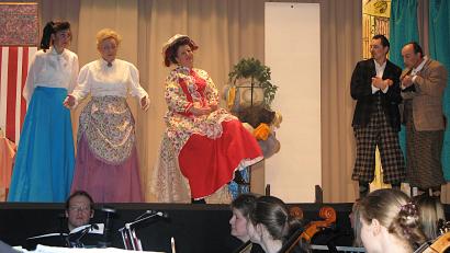 Bild: Archiv Kreismusikschule
Julia Thoma bei ihrem ersten Beitrag im Musical "Hallo Dolly" im Jahr 2009 in der Rolle der Minnie (links).