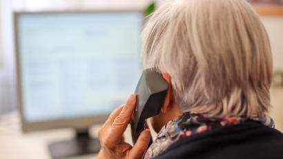 Symbolbild: Jan Woitas/dpa
Die Telefonseelsorge ist rund um die Uhr sowie kostenlos erreichbar. Die Ehrenamtlichen haben ein offenes Ohr für die Probleme und Anliegen der Menschen. Die Mitarbeiter der Telefonseelsorge Nordoberpfalz nahmen im vergangenen Jahr rund 10.000 Anrufe entgegen.