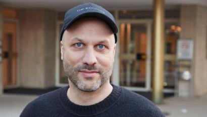 Bild: Georg Wendt/dpa
Hamburgs Opern-Intendant Tobias Kratzer ist „Regisseur des Jahres“. (Archivfoto)