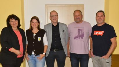 Bild: sche
Der CSU Ortsverband Aschach-Immenstetten hat seine Kandidaten für die Wahl am 8. März 2026 nominiert (von links): Barbara Gerl, Conny Walz, Stefan Lehmeier, Christian Drexler und Thomas Walz.