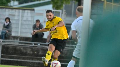 Archivbild: Hubert Ziegler
Maximilian Witzel (links) traf in der Nachspielzeit zum 2:0-Endstand für den FC Amberg im Heimspiel gegen den FC Furth.