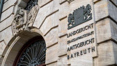 Bild: Daniel Vogl/dpa
Ein 54-Jähriger soll aufgrund einer bevorstehenden Trennung seine Partnerin in Kulmbach ermordet haben. (Archivbild)