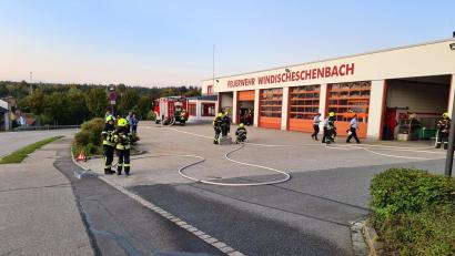 Symbolbild: adj
Am ersten Oktoberwochenende lädt die Feuerwehr Windischeschenbach zum Feiern in ihr Feuerwehrhaus.