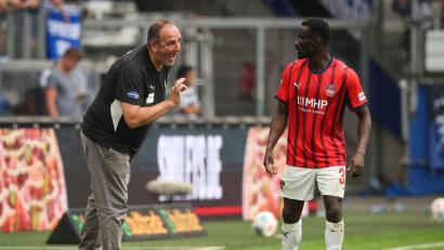 Bild: Christian Charisius/dpa
Trainer Frank Schmidt (l.) und seine Heidenheimer wollen den ersten Liga-Sieg der Saison.
