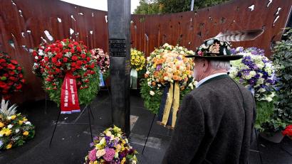 Bild: Felix Hörhager/dpa
Das Attentat war der schwerste rechtsterroristische Anschlag in der bundesdeutschen Geschichte.