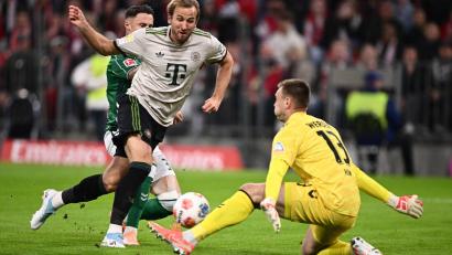 Bild: Harry Langer/dpa
Karl Hein stand immer wieder im Brennpunkt, hier hält er einen Schuss von Harry Kane.