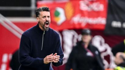 Bild: Harry Langer/dpa
Sandro Wagner verlor mit dem FCA zum vierten Mal in Serie.