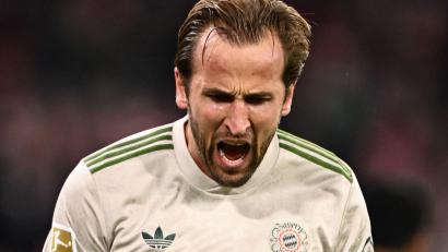Bild: Harry Langer/dpa
100 Tore in 104 Pflichtspielen für den FC Bayern: Harry Kane feiert seinen Rekord.