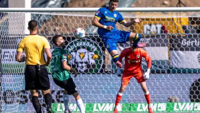 Bild: David Inderlied/dpa
Kampf um jeden Ball im Duell Münster gegen Braunschweig.