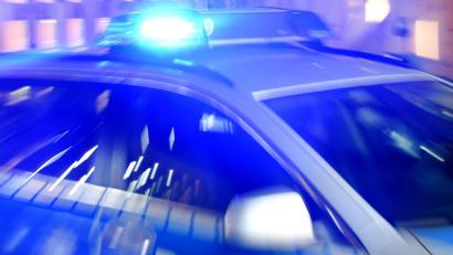 Symbolbild: Carsten Rehder/dpa
Einen Opferstock-Aufbrecher sucht die Polizei in Weiden.