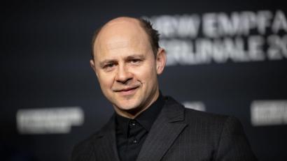 Bild: Sebastian Christoph Gollnow/dpa
Moritz Führmann scheint zwei starke Frauen in seinem Leben zu haben. (Archivbild)