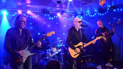 Bild: Kunz
"Blue Haze" rockt den Kulturbahnhof Parapluie in Weiden. Ihre Musik begeistert das Publikum.