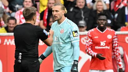 Bild: Torsten Silz/dpa
Mainz-Torhüter Robin Zentner muss gegen Mainz mit Rot vom Feld. (Archivfoto)