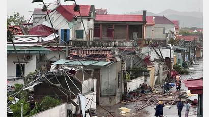 Bild: Viet Hoang/VNExpress/AP/dpa
Die Verwüstungen waren teils erheblich.