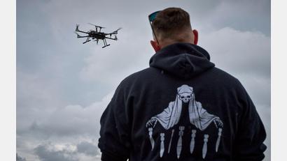 Bild: Efrem Lukatsky/AP/dpa
Ferngesteuerte Drohnen spielen in der Ukraine eine wichtige Rolle. (Archivbild)
