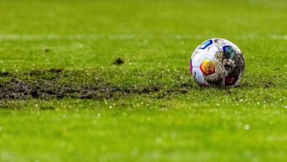 Bild: David Inderlied/dpa
Der spanische Fußball trauert um einen jungen Torhüter. (Archivfoto)
