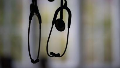 Bild: Sebastian Gollnow/dpa
Wer direkt zum Facharzt will, soll dafür zahlen müssen - jedenfalls wenn es nach dem Chef der Kassenärztlichen Bundesvereinigung (KBV), Andreas Gassen, geht. (Symbolbild)