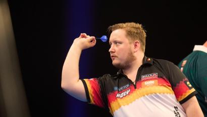Bild: Thomas Frey/dpa
Zieht in die Top 16: Darts-Profi Schindler.