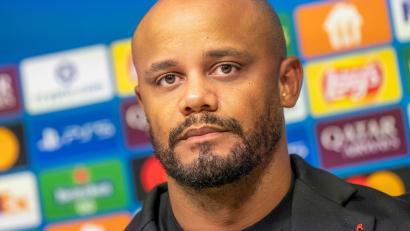 Bild: Peter Kneffel/dpa
Vincent Kompany äußert sich zum Gegner FC Pafos.