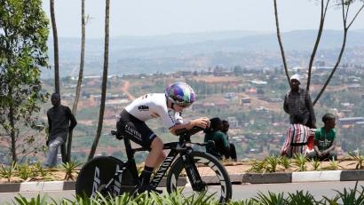 Bild: Jerome Delay/AP/dpa
Die Deutsche Antonia Niedermaier beim Einzelzeitfahren der Frauen bei den Straßenrad-Weltmeisterschaften in Kigali. (Archiv)