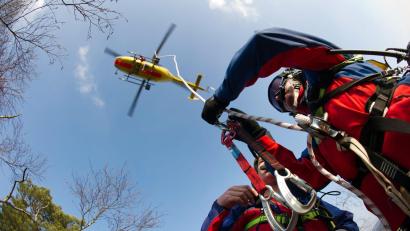 Bild: picture alliance / dpa
Der elfjährige Junge wurde mit dem Rettungshubschrauber in ein Krankenhaus gebracht. (Symbolbild)