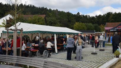Bild: bnr
Der vergangene Sonntag war für die Ortschaft Weidenthal ein Festtag: Die Dorferneuerung konnte abgeschlossen und der neue Dorfplatz eingeweiht werden.