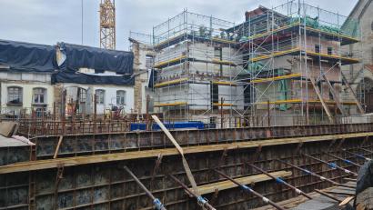 Bild: sne
Die Modernisierung der Verwaltungsgebäude in Grafenwöhr läuft aktuell. Allein im Jahr 2024 war dafür eine Million Euro im Haushalt eingeplant.