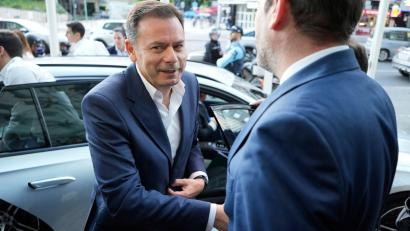 Bild: Armando Franca/AP/dpa
Unter Ministerpräsident Montenegro haben es Migranten in Portugal künftig schwerer. (Archivbild)