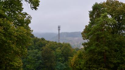Bild: glb
Die Bürger sind empört. Ohne weitere Ankündigung wurde den Bewohnern von Ernhüll ein über 55 Meter hoher Mobilfunkmast vor die Nase gesetzt.