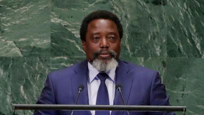 Bild: Frank Franklin Ii/AP/dpa
Ein Militärgericht im Kongo hat Ex-Präsidenten Joseph Kabila wegen Hochverrats und Kriegsverbrechen zum Tode verurteilt. (Archivbild)