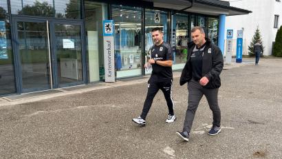 Bild: Christian Kunz/dpa
Sollen den Abwärtstrend des TSV 1860 München stoppen: Interims-Trainer Alper Kayabunar (l) und Interims-Geschäftsführer Manfred Paula.
