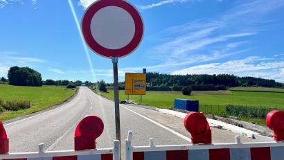 Archivbild: Gabi Schönberger
Die Fahrbahn der Bundesstraße B22 zwischen Leuchtenberg und Bernrieth wird derzeit erneuert. Aus diesem Grund kommt es immer wieder zu Verkehrsbehinderungen.
