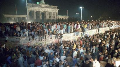 Bild: Peter Kneffel/dpa
In der Hofer Freiheitshalle erinnert am Tag der Deutschen Einheit ein Konzert an die Teilung und Wiedervereinigung Deutschlands. (Archivbild)